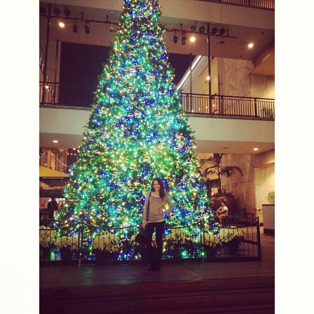 Kelli Berglund Gets In The Holiday Spirit! (@KelliBerglund)