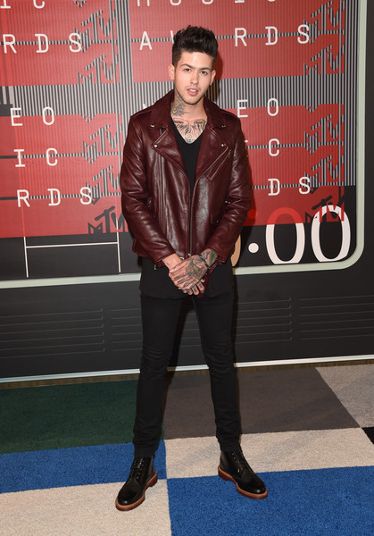Article: Travis Mills Looks Super Cool And Fashionable At The 2015 MTV Video Music Awards!
