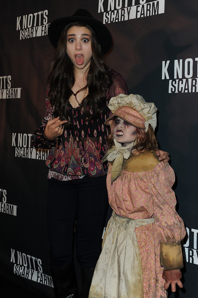 Article: Kira Kosarin Gets Her Spook-On At Knotts Scary Farm! (@KiraKosarin)