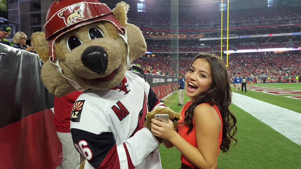 Article: Isabela Moner Performs The National Anthem At The Seahawks VS Cardinals Game And It Was Extraordinary!