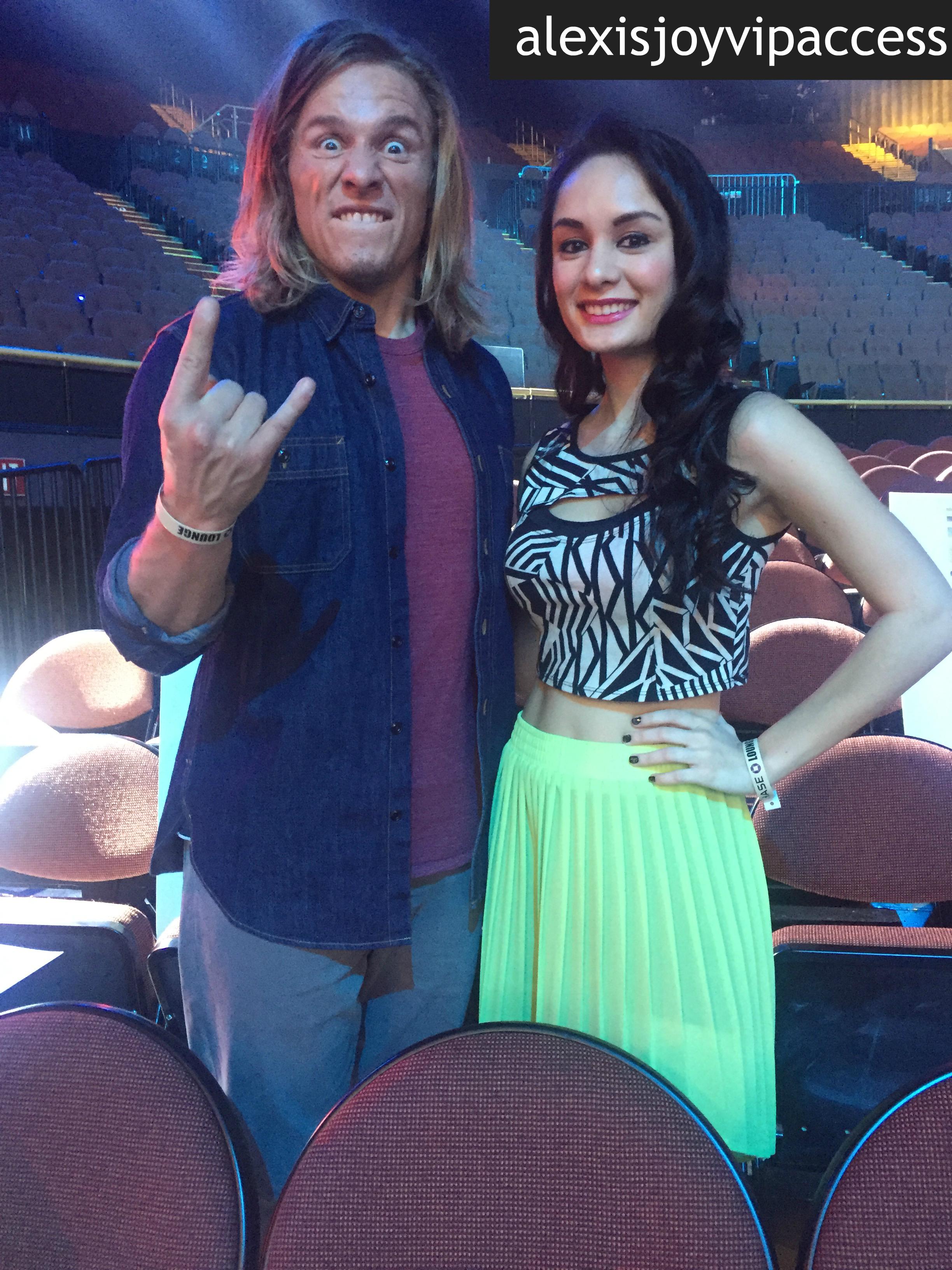 VIPAccessEXCLUSIVE: Nickelodeon Kids’ Choice Awards Seating Card Tour With “School Of Rock” Star Tony Cavalero!