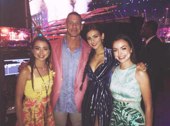 Article: Did You See The Marvelous Merrell Twins As The Surfboard Girls At The 2016 Teen Choice Awards?