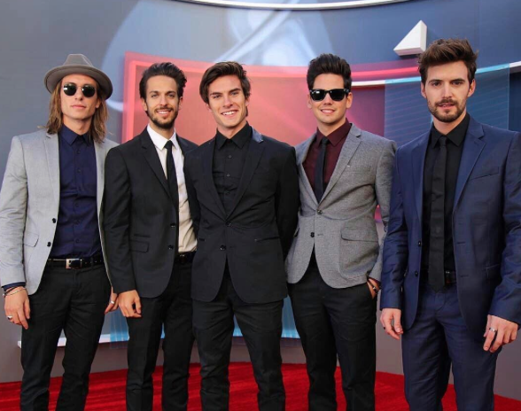 Article: Worldwide Phenomenon DVICIO Looked Dapper At The 2016 Latin GRAMMYs!