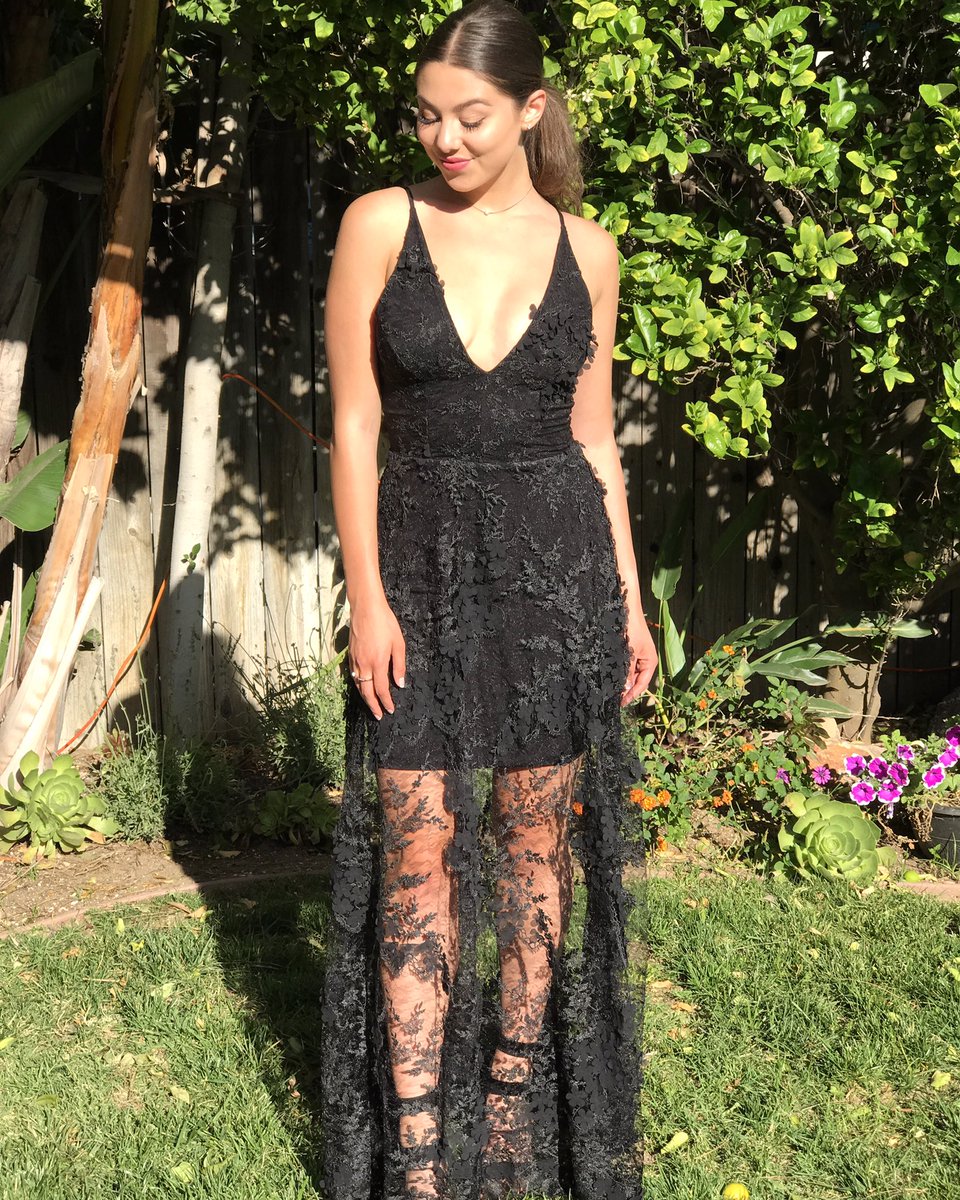 Article: Kira Kosarin Looked So Sophisticated And Gorgeous At The Gala Del Sol Event!