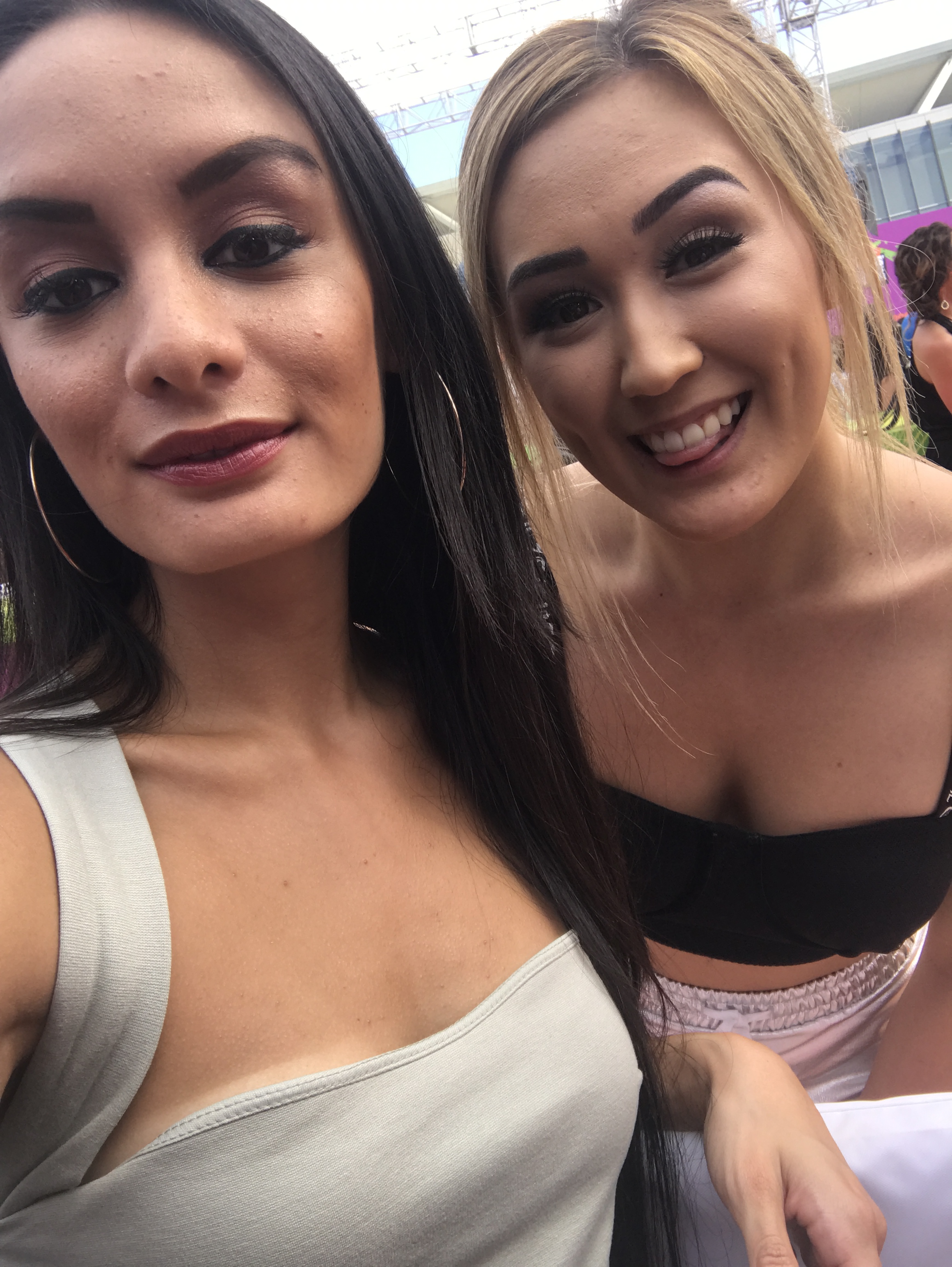 VIPAccessEXCLUSIVE: LaurDIY Interview With Alexisjoyvipaccess At The 2017 Nickelodeon Kids’ Choice Sports!