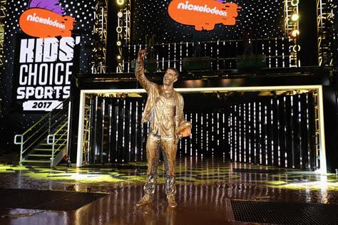 VIPAccessEXCLUSIVE: Sports History Was Made Yet Again At The Epic 2017 Nickelodeon Kids’ Choice Sports – Recap Here PLUS Check Out The Full List Of Winners!