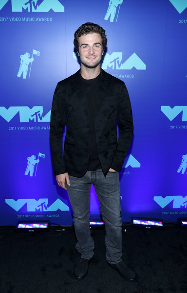 Article: Beau Mirchoff Looked So Dashing At The 2017 MTV Video Music Awards!